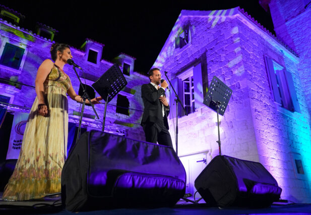 Arije pod zvijezdama